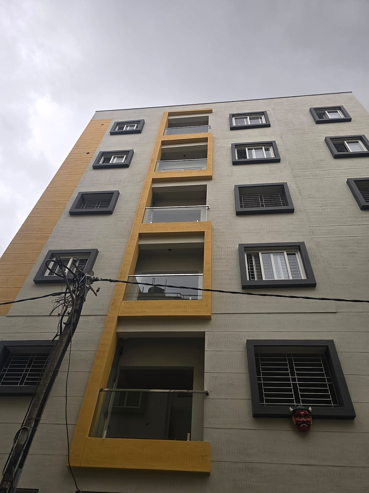 Balcony glass, yellow bands