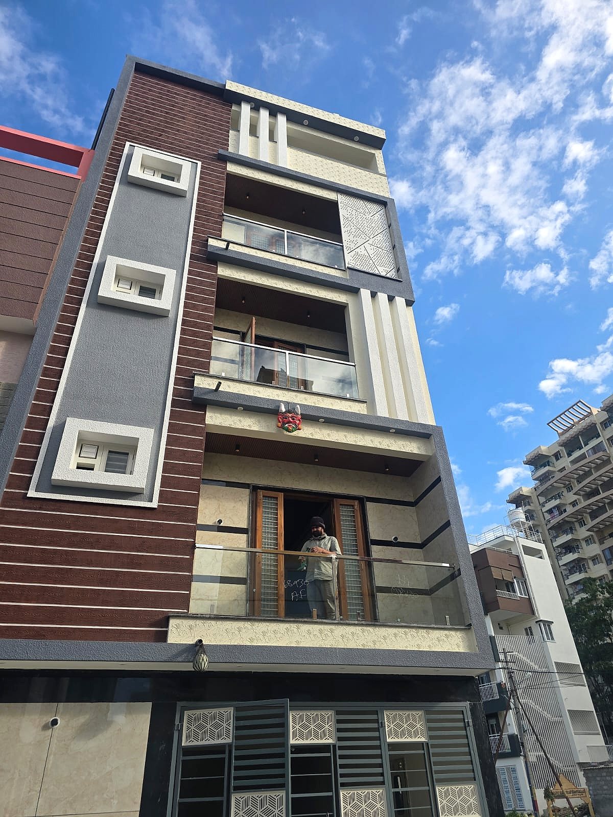 Balcony glass, side view