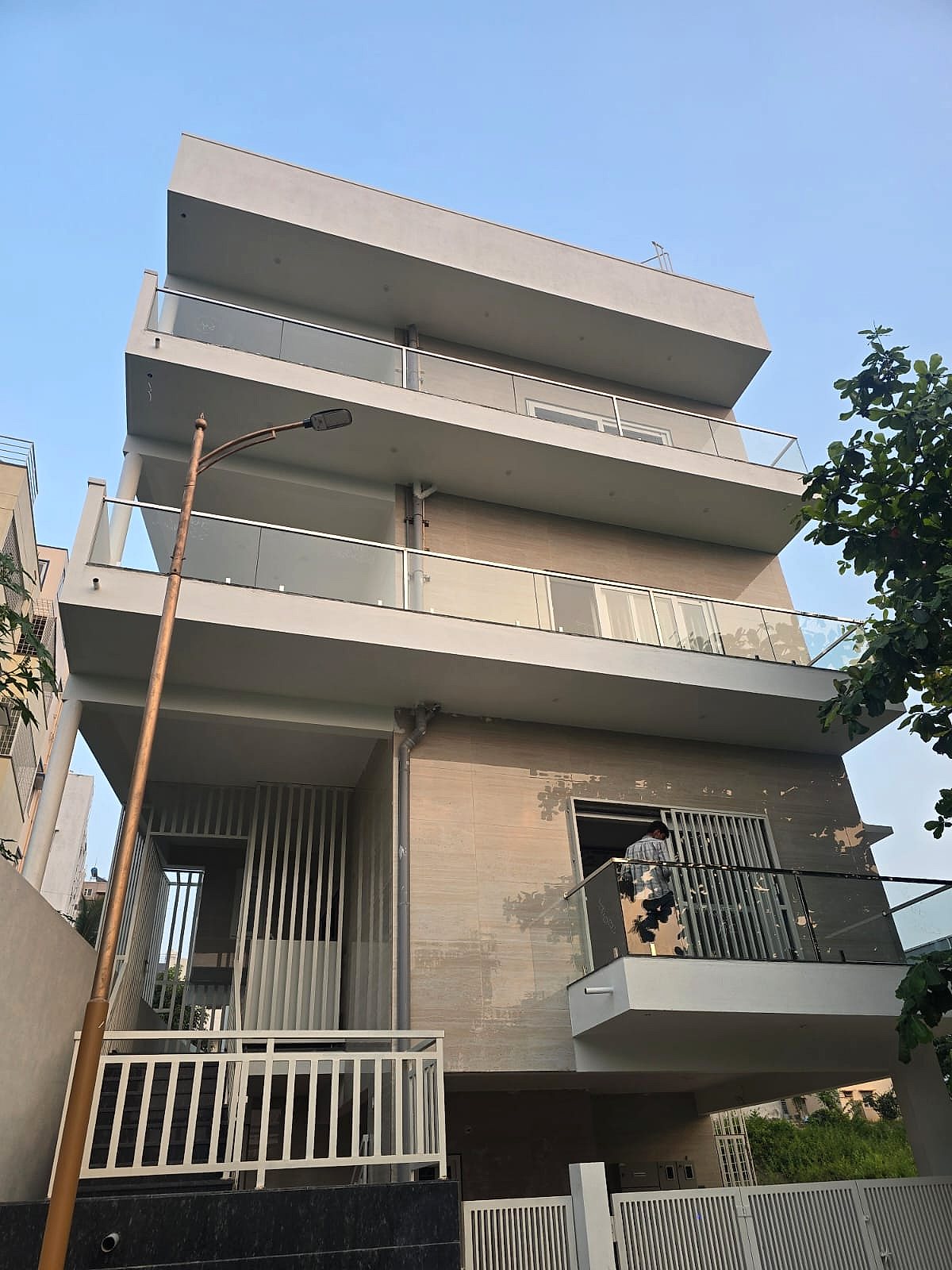 Balcony glass, open floors