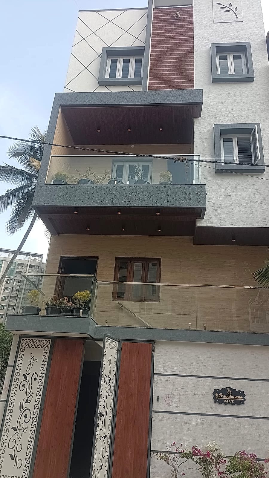Balcony glass, deep balcony