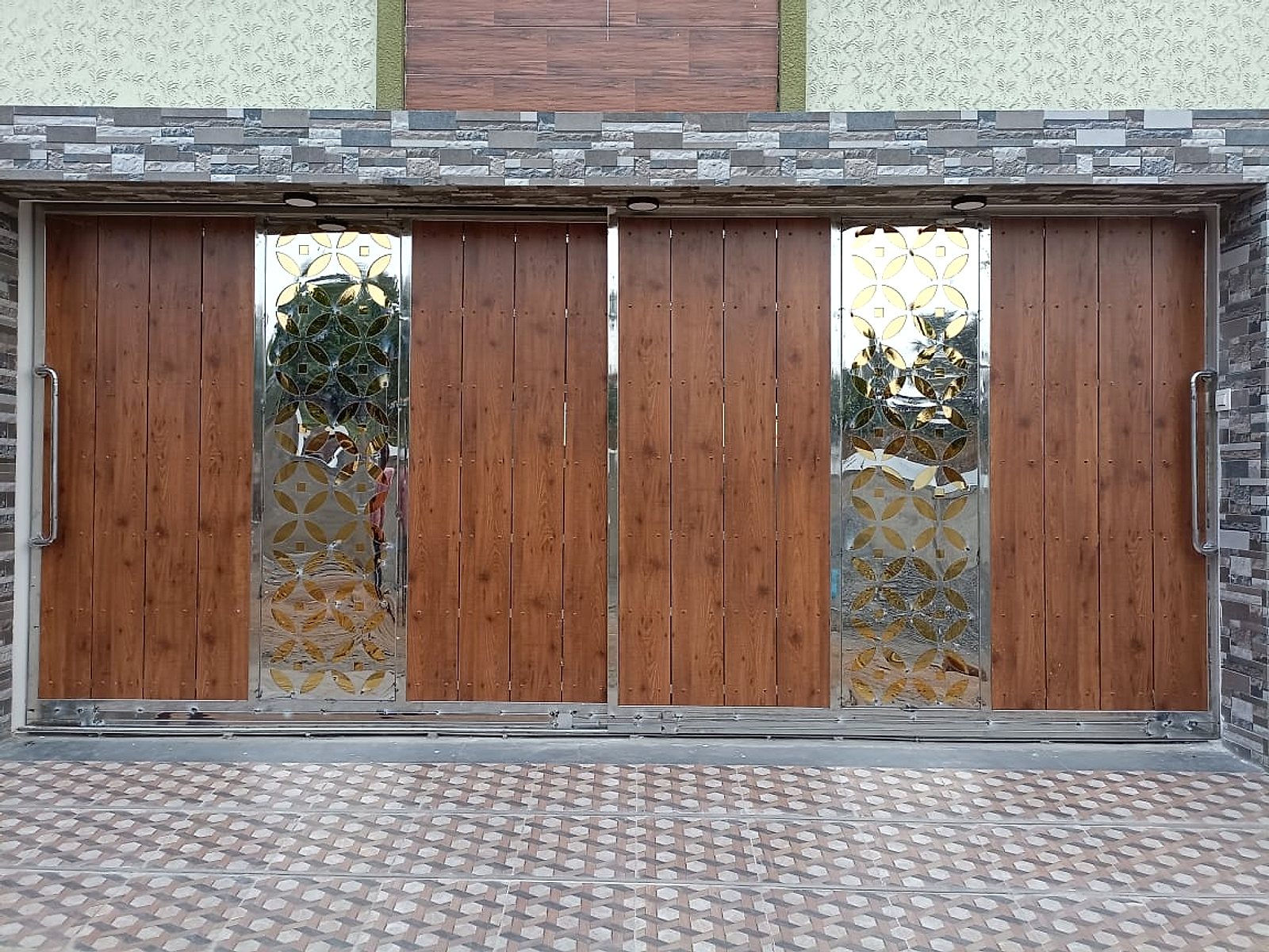 Main gate, glass inserts