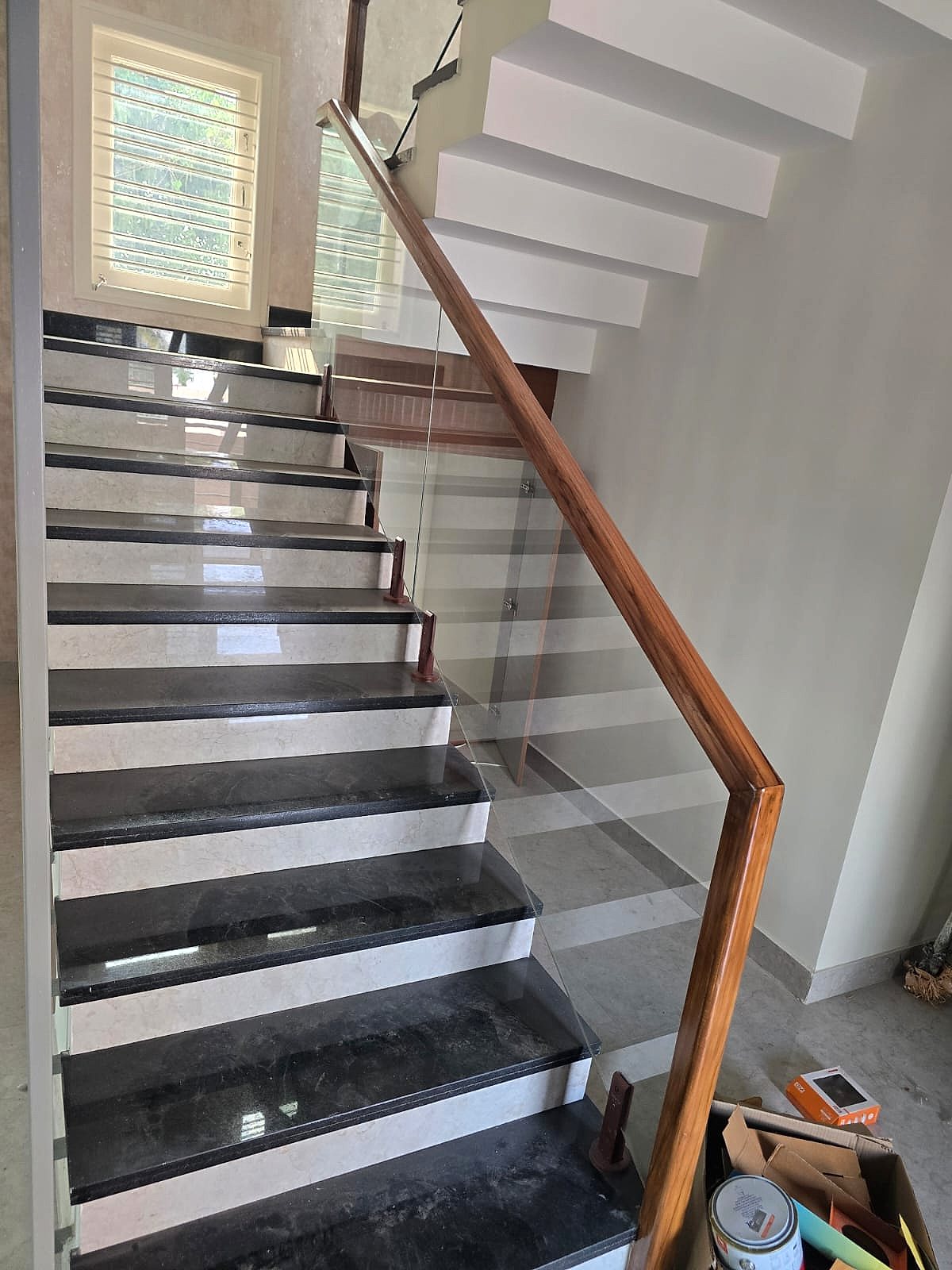Wood frame, 10 mm glass