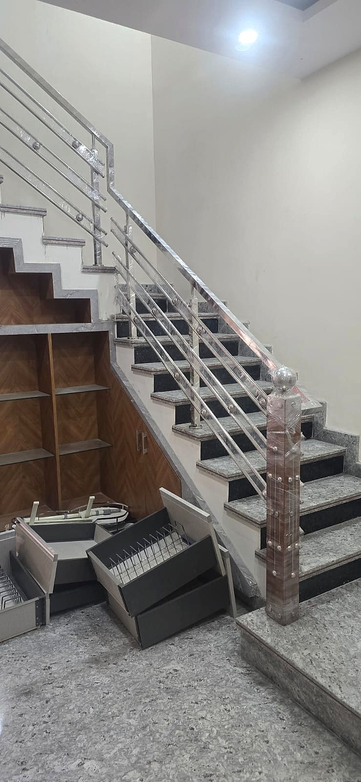 Wood newel, four line