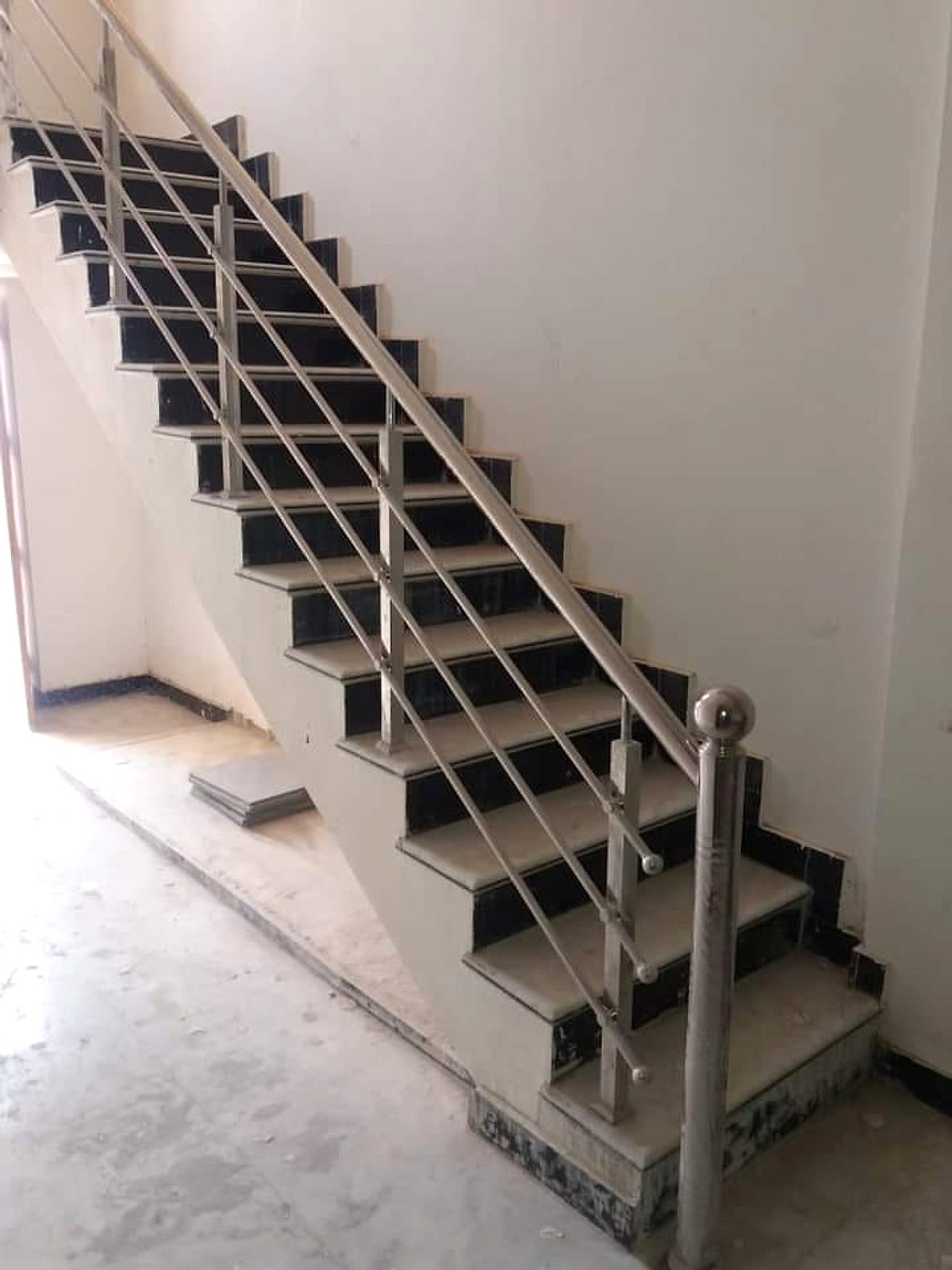 Three-line wall stair