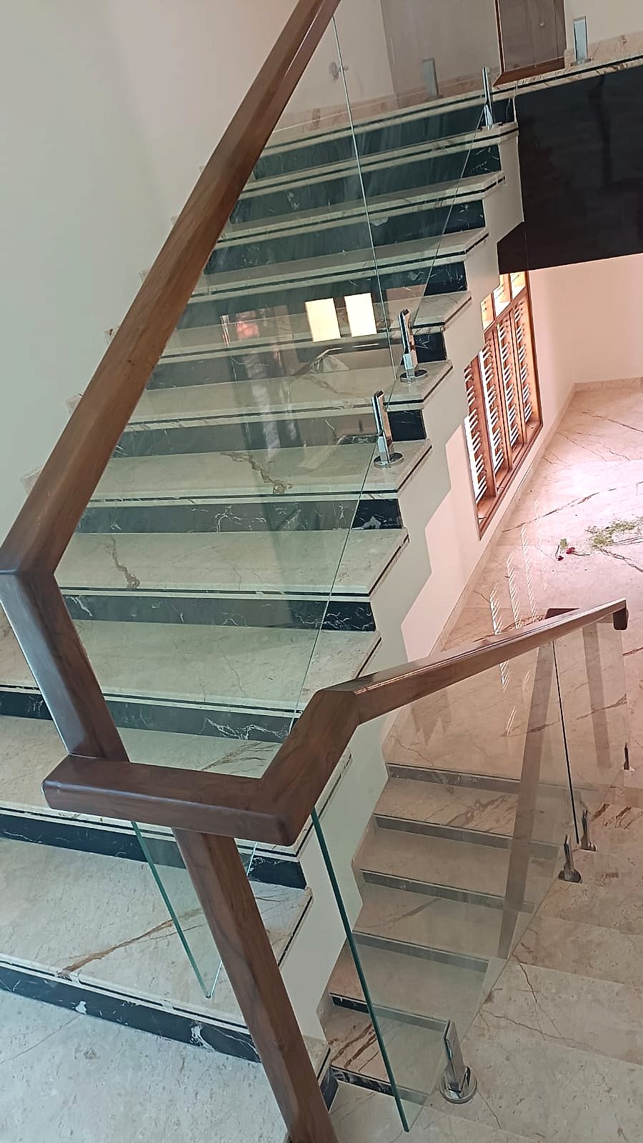 Wood top, glass landing