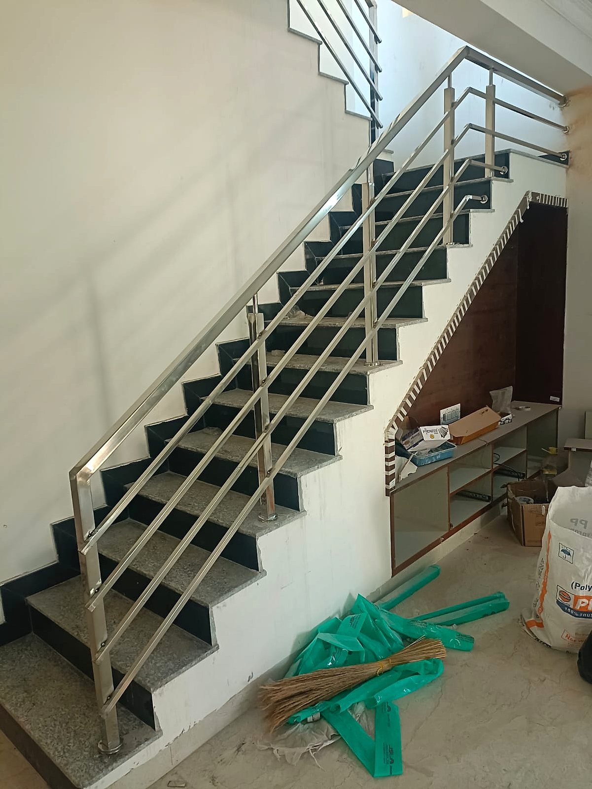 Four-line stainless stair